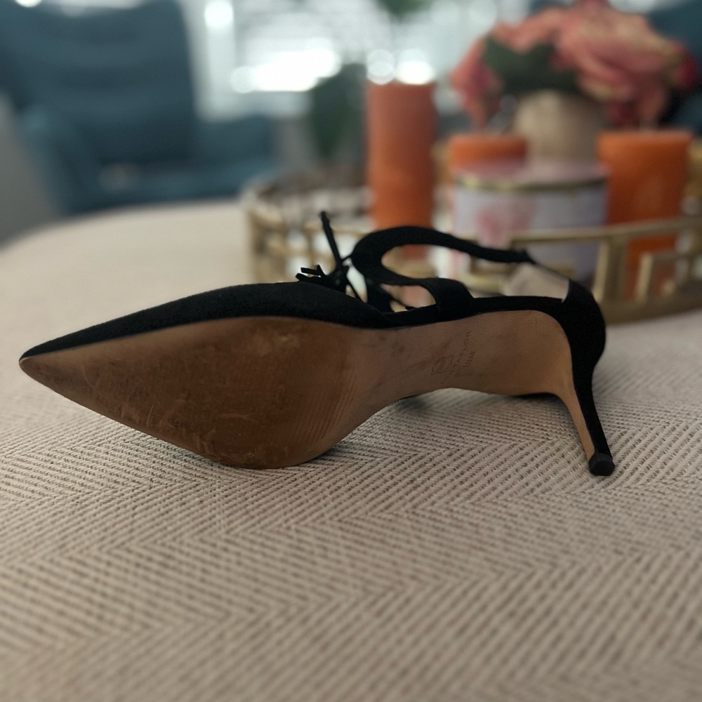 Suede pump